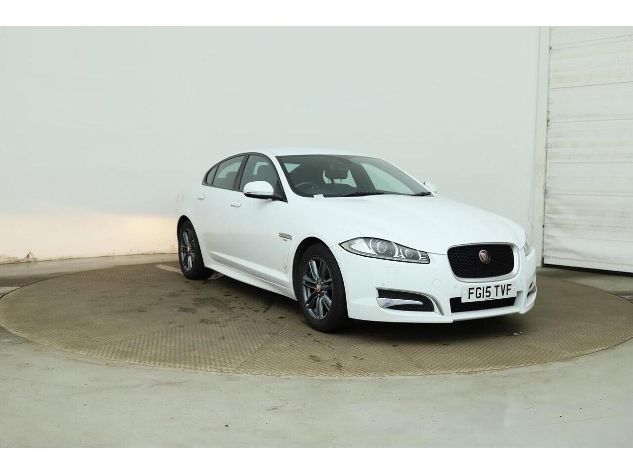 2015 Jaguar XF — photo 1 of 5