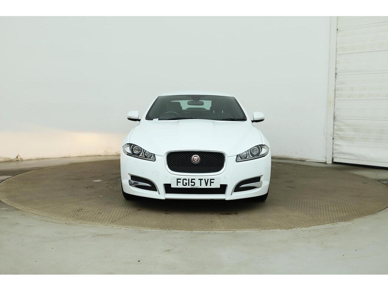 2015 Jaguar XF thumbnail 2
