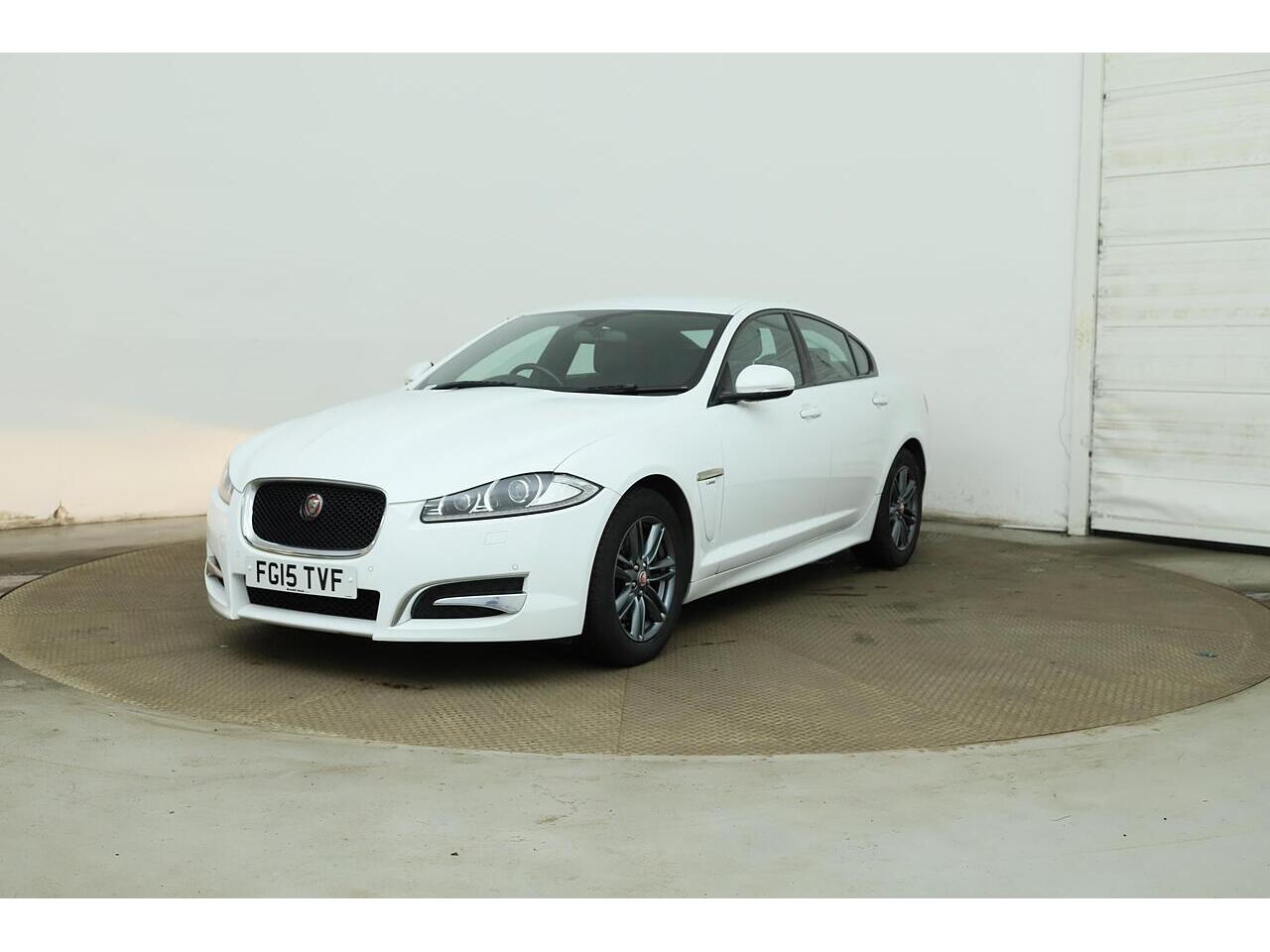 2015 Jaguar XF thumbnail 3