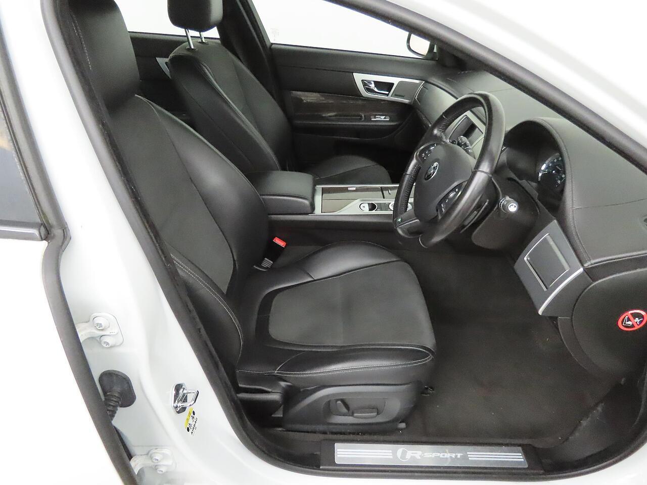 2015 Jaguar XF thumbnail 7