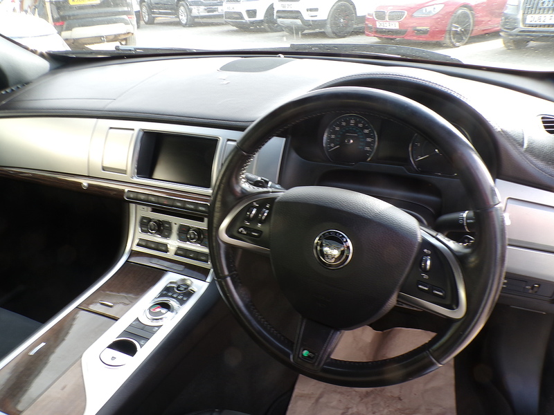 Jaguar XF d R-Sport - U2074