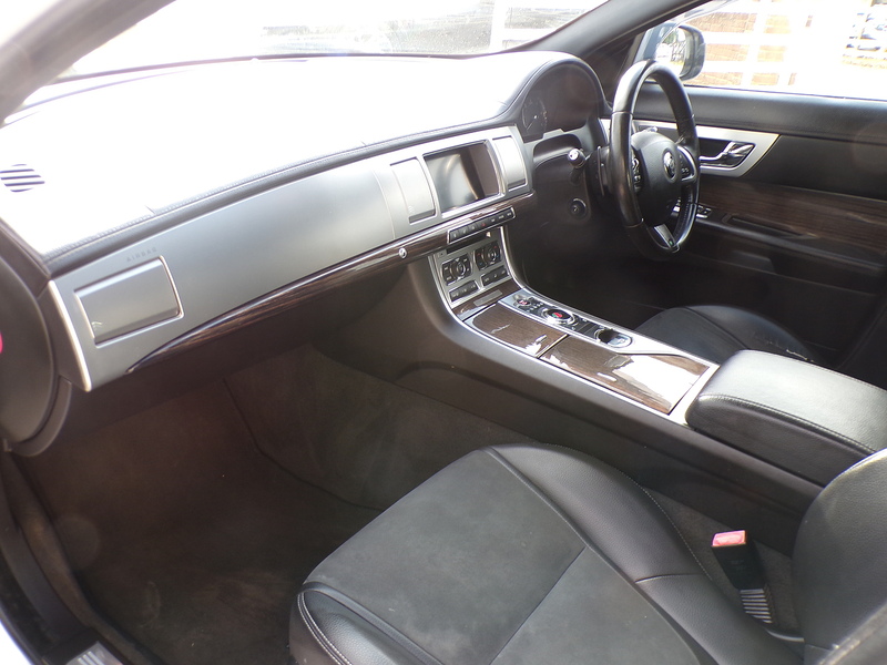 Jaguar XF d R-Sport - U2074