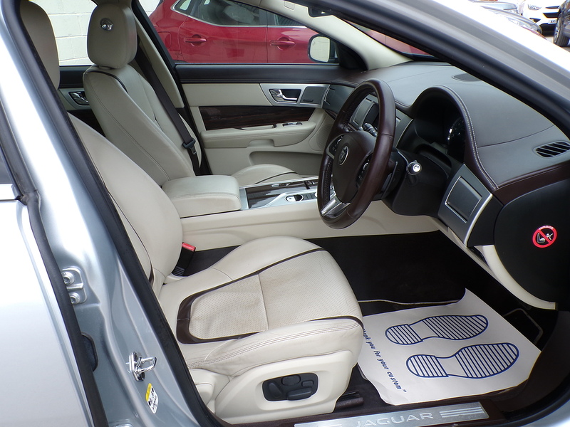 Jaguar XF d Portfolio - U2079