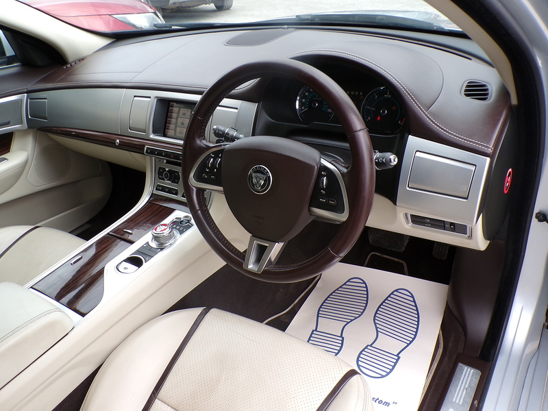 Jaguar XF d Portfolio - U2079