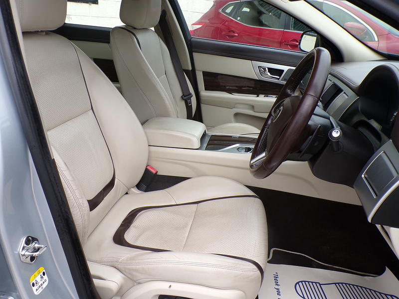 Jaguar XF d Portfolio - U2079