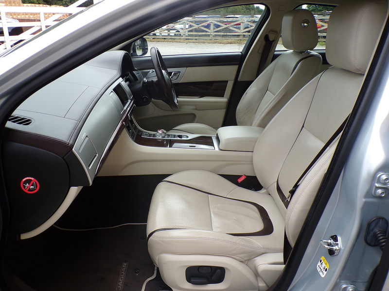 Jaguar XF d Portfolio - U2079