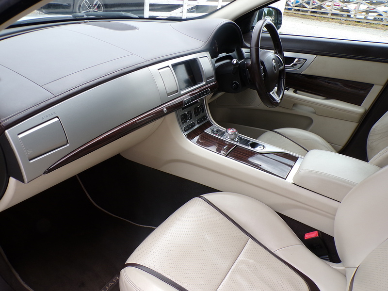 Jaguar XF d Portfolio - U2079