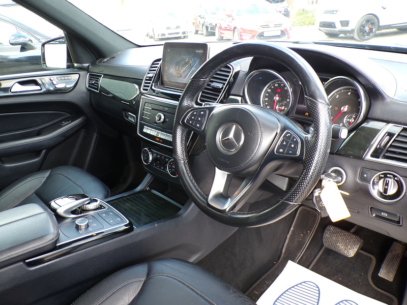 Mercedes-Benz GLS GLS350d V6 AMG Line - U2109