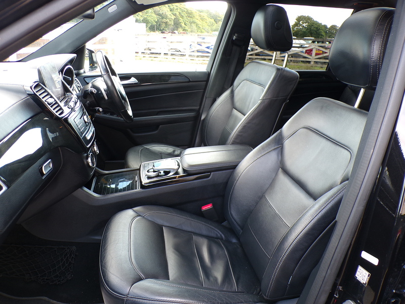 Mercedes-Benz GLS GLS350d V6 AMG Line - U2109