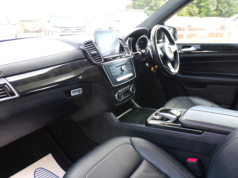 Mercedes-Benz GLS GLS350d V6 AMG Line - U2109