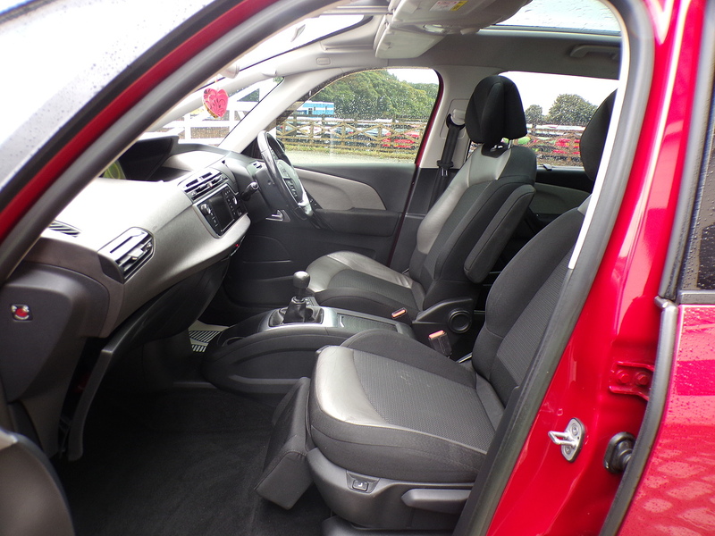 Citroen Grand C4 Picasso e-HDi Exclusive+ - U2111
