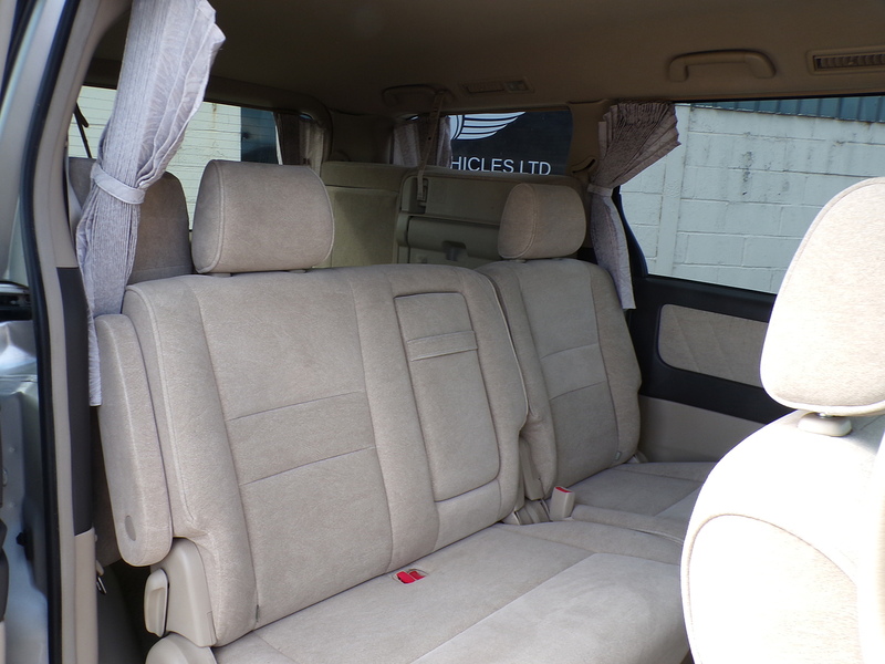 Toyota ALPHARD  - U2112