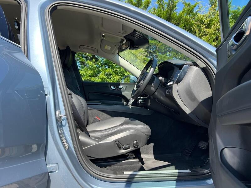 VOLVO XC60 2.0 D4 MOMENTUM PRO 5d 188 BHP FULL SERVICE HISTORY|R/CAM|PRIVACY Estate Automatic Diesel - U10063