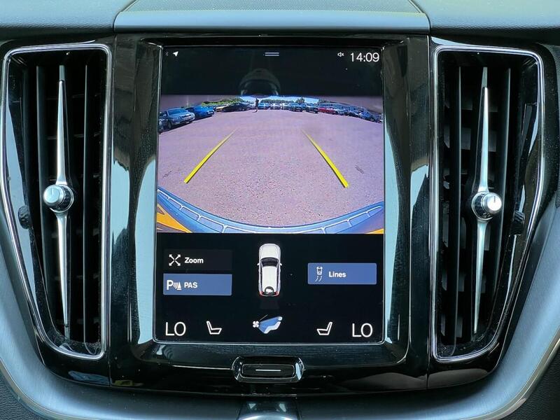 VOLVO XC60 2.0 D4 MOMENTUM PRO 5d 188 BHP FULL SERVICE HISTORY|R/CAM|PRIVACY Estate Automatic Diesel - U10063