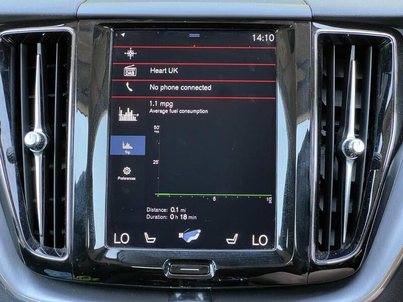 VOLVO XC60 2.0 D4 MOMENTUM PRO 5d 188 BHP FULL SERVICE HISTORY|R/CAM|PRIVACY Estate Automatic Diesel - U10063