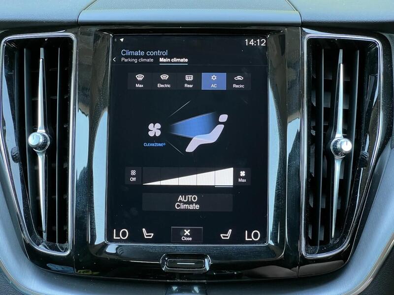 VOLVO XC60 2.0 D4 MOMENTUM PRO 5d 188 BHP FULL SERVICE HISTORY|R/CAM|PRIVACY Estate Automatic Diesel - U10063