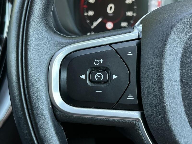 VOLVO XC60 2.0 D4 MOMENTUM PRO 5d 188 BHP FULL SERVICE HISTORY|R/CAM|PRIVACY Estate Automatic Diesel - U10063