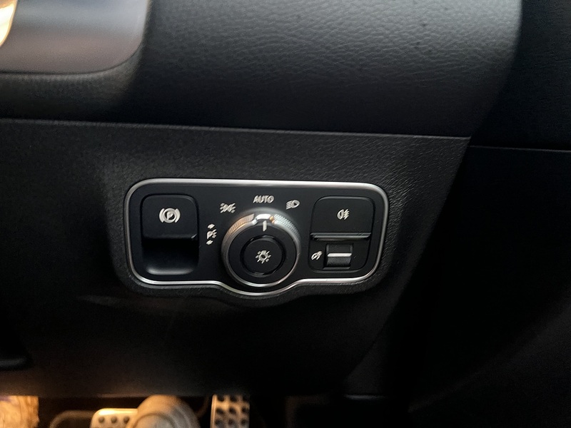 MERCEDES-BENZ GLB GLB 1.3 GLB200 AMG Line (Premium 2) SUV 5dr Petrol 7G-DCT Euro 6 (s/s) (163 ps) 1 OWNER FROM - U10107