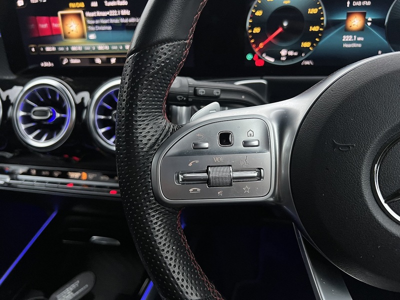 MERCEDES-BENZ GLB GLB 1.3 GLB200 AMG Line (Premium 2) SUV 5dr Petrol 7G-DCT Euro 6 (s/s) (163 ps) 1 OWNER FROM - U10107