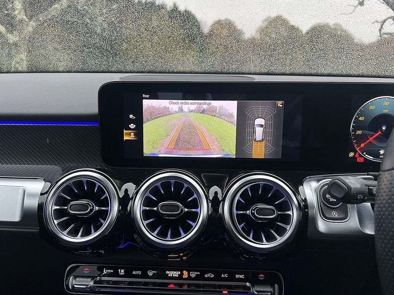 MERCEDES-BENZ GLB GLB 1.3 GLB200 AMG Line (Premium 2) SUV 5dr Petrol 7G-DCT Euro 6 (s/s) (163 ps) 1 OWNER FROM - U10107