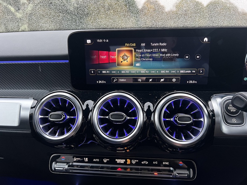 MERCEDES-BENZ GLB GLB 1.3 GLB200 AMG Line (Premium 2) SUV 5dr Petrol 7G-DCT Euro 6 (s/s) (163 ps) 1 OWNER FROM - U10107