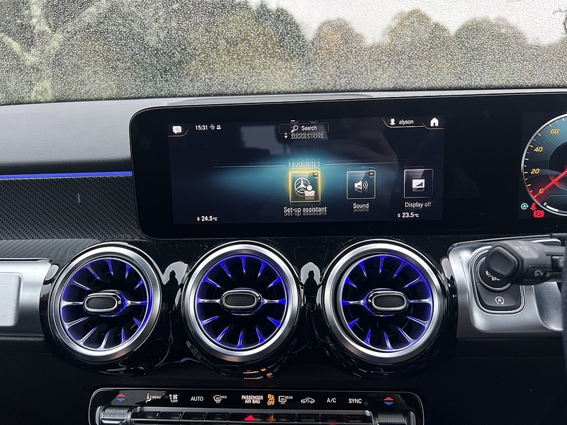 MERCEDES-BENZ GLB GLB 1.3 GLB200 AMG Line (Premium 2) SUV 5dr Petrol 7G-DCT Euro 6 (s/s) (163 ps) 1 OWNER FROM - U10107