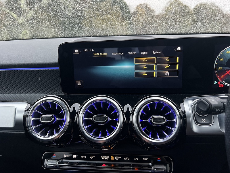 MERCEDES-BENZ GLB GLB 1.3 GLB200 AMG Line (Premium 2) SUV 5dr Petrol 7G-DCT Euro 6 (s/s) (163 ps) 1 OWNER FROM - U10107