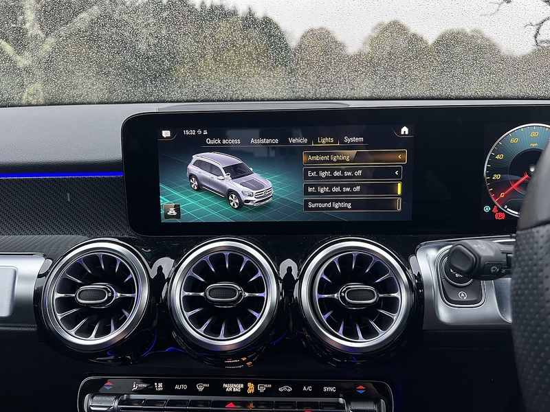 MERCEDES-BENZ GLB GLB 1.3 GLB200 AMG Line (Premium 2) SUV 5dr Petrol 7G-DCT Euro 6 (s/s) (163 ps) 1 OWNER FROM - U10107