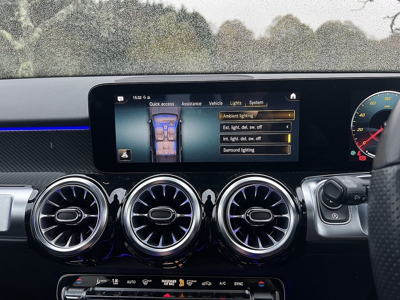 MERCEDES-BENZ GLB GLB 1.3 GLB200 AMG Line (Premium 2) SUV 5dr Petrol 7G-DCT Euro 6 (s/s) (163 ps) 1 OWNER FROM - U10107