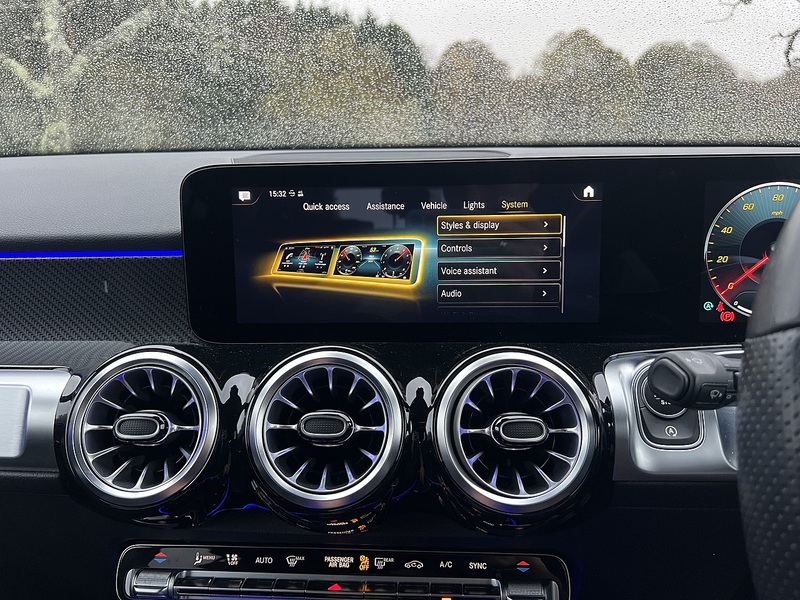 MERCEDES-BENZ GLB GLB 1.3 GLB200 AMG Line (Premium 2) SUV 5dr Petrol 7G-DCT Euro 6 (s/s) (163 ps) 1 OWNER FROM - U10107