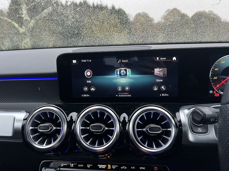 MERCEDES-BENZ GLB GLB 1.3 GLB200 AMG Line (Premium 2) SUV 5dr Petrol 7G-DCT Euro 6 (s/s) (163 ps) 1 OWNER FROM - U10107