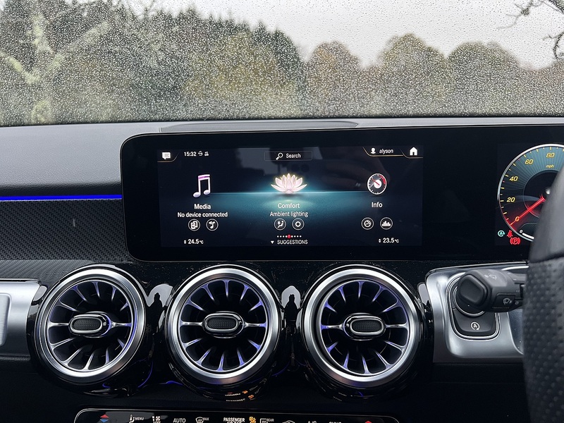 MERCEDES-BENZ GLB GLB 1.3 GLB200 AMG Line (Premium 2) SUV 5dr Petrol 7G-DCT Euro 6 (s/s) (163 ps) 1 OWNER FROM - U10107