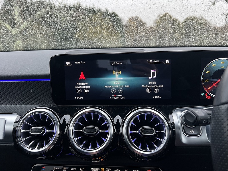 MERCEDES-BENZ GLB GLB 1.3 GLB200 AMG Line (Premium 2) SUV 5dr Petrol 7G-DCT Euro 6 (s/s) (163 ps) 1 OWNER FROM - U10107