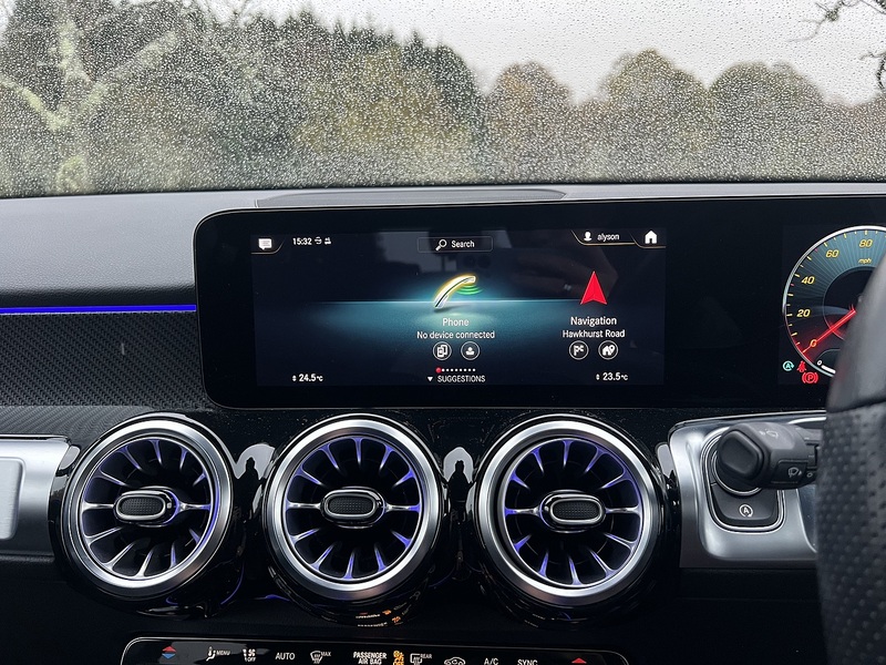 MERCEDES-BENZ GLB GLB 1.3 GLB200 AMG Line (Premium 2) SUV 5dr Petrol 7G-DCT Euro 6 (s/s) (163 ps) 1 OWNER FROM - U10107