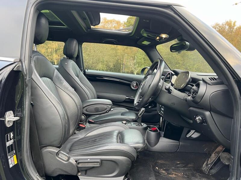 MINI Electric Hatch Electric Hatch 32.6kWh Level 3 Hatchback 3dr Electric Auto (184 ps) 1 OWNER FROM - U10135