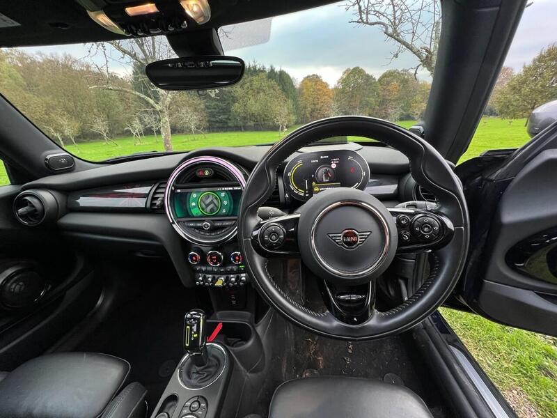 MINI Electric Hatch Electric Hatch 32.6kWh Level 3 Hatchback 3dr Electric Auto (184 ps) 1 OWNER FROM - U10135