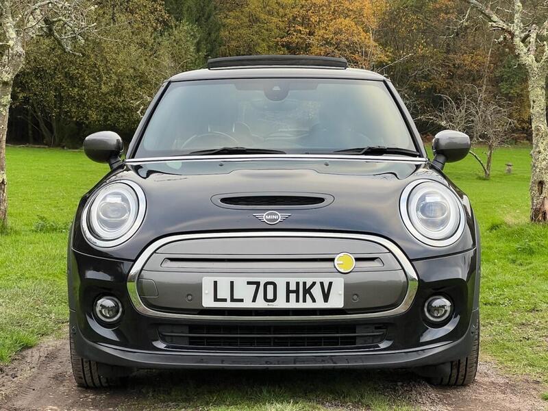 MINI Electric Hatch Electric Hatch 32.6kWh Level 3 Hatchback 3dr Electric Auto (184 ps) 1 OWNER FROM - U10135