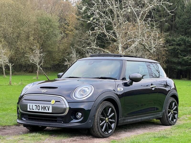 MINI Electric Hatch Electric Hatch 32.6kWh Level 3 Hatchback 3dr Electric Auto (184 ps) 1 OWNER FROM - U10135