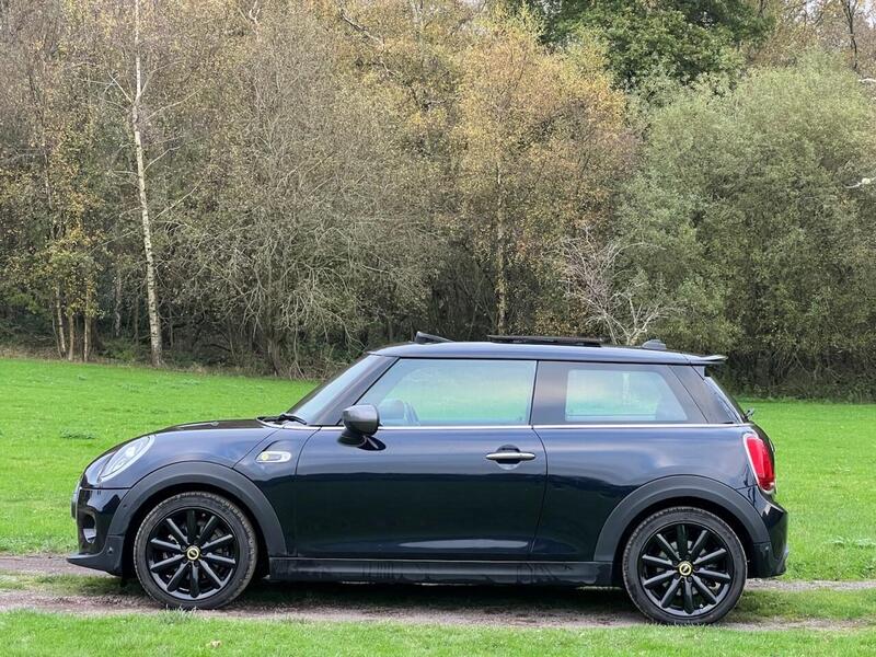 MINI Electric Hatch Electric Hatch 32.6kWh Level 3 Hatchback 3dr Electric Auto (184 ps) 1 OWNER FROM - U10135