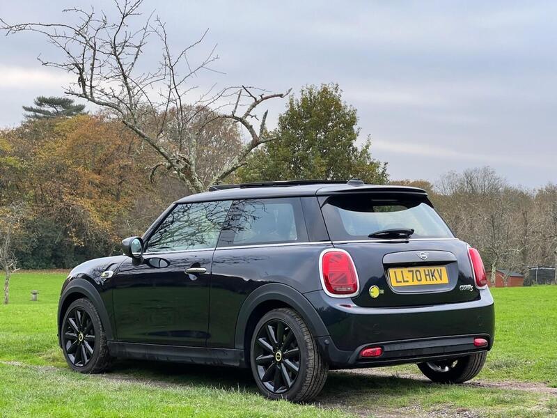 MINI Electric Hatch Electric Hatch 32.6kWh Level 3 Hatchback 3dr Electric Auto (184 ps) 1 OWNER FROM - U10135