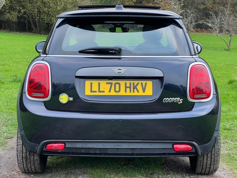 MINI Electric Hatch Electric Hatch 32.6kWh Level 3 Hatchback 3dr Electric Auto (184 ps) 1 OWNER FROM - U10135