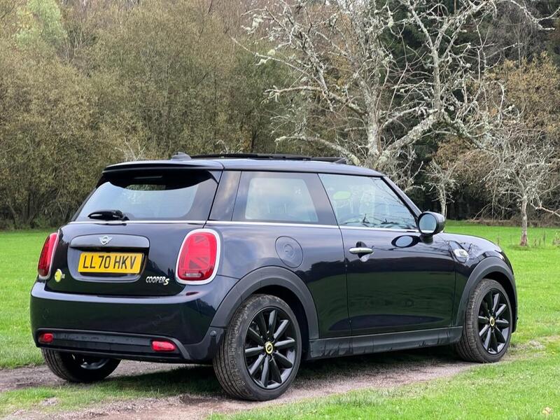 MINI Electric Hatch Electric Hatch 32.6kWh Level 3 Hatchback 3dr Electric Auto (184 ps) 1 OWNER FROM - U10135