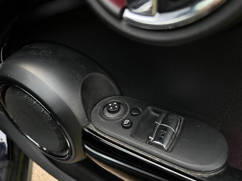 MINI Electric Hatch Electric Hatch 32.6kWh Level 3 Hatchback 3dr Electric Auto (184 ps) 1 OWNER FROM - U10135