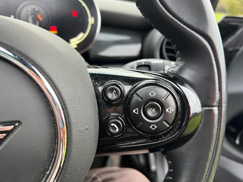 MINI Electric Hatch Electric Hatch 32.6kWh Level 3 Hatchback 3dr Electric Auto (184 ps) 1 OWNER FROM - U10135