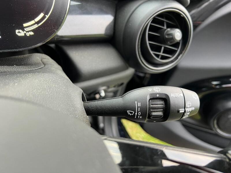 MINI Electric Hatch Electric Hatch 32.6kWh Level 3 Hatchback 3dr Electric Auto (184 ps) 1 OWNER FROM - U10135