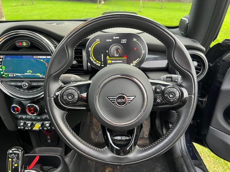 MINI Electric Hatch Electric Hatch 32.6kWh Level 3 Hatchback 3dr Electric Auto (184 ps) 1 OWNER FROM - U10135