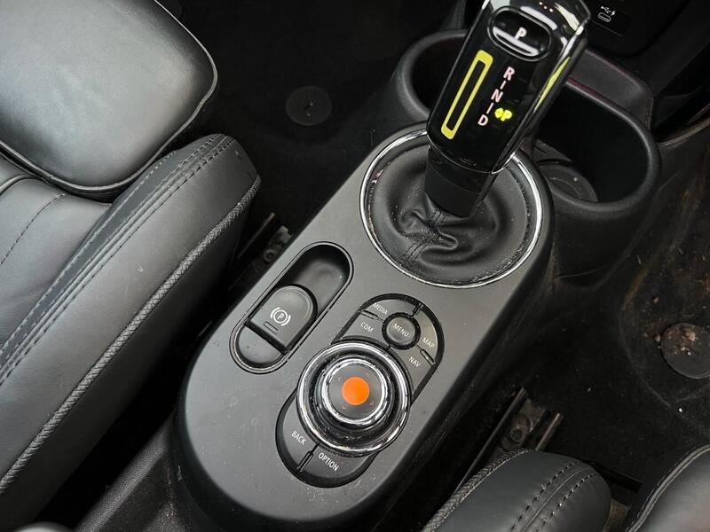 MINI Electric Hatch Electric Hatch 32.6kWh Level 3 Hatchback 3dr Electric Auto (184 ps) 1 OWNER FROM - U10135
