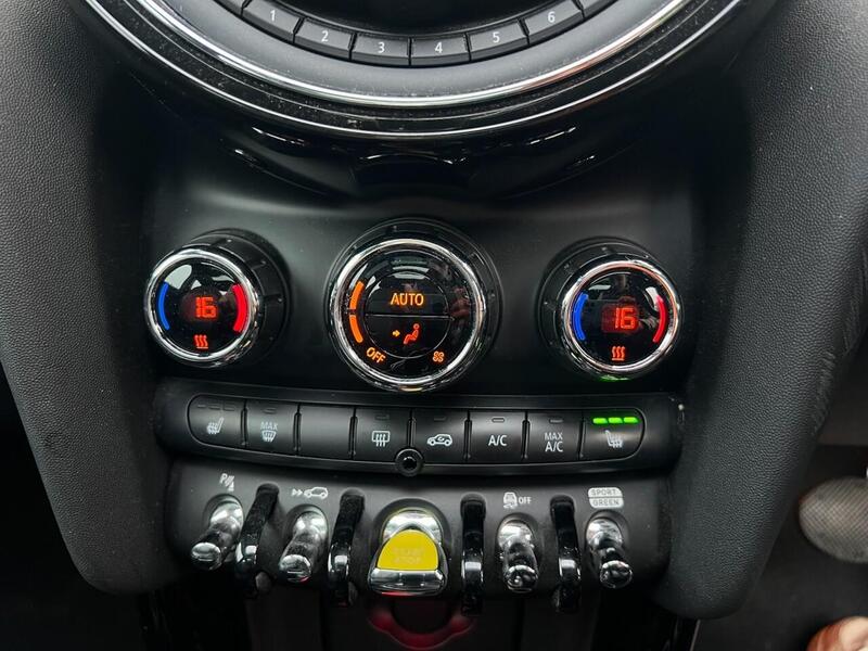 MINI Electric Hatch Electric Hatch 32.6kWh Level 3 Hatchback 3dr Electric Auto (184 ps) 1 OWNER FROM - U10135