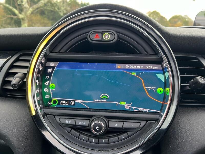 MINI Electric Hatch Electric Hatch 32.6kWh Level 3 Hatchback 3dr Electric Auto (184 ps) 1 OWNER FROM - U10135