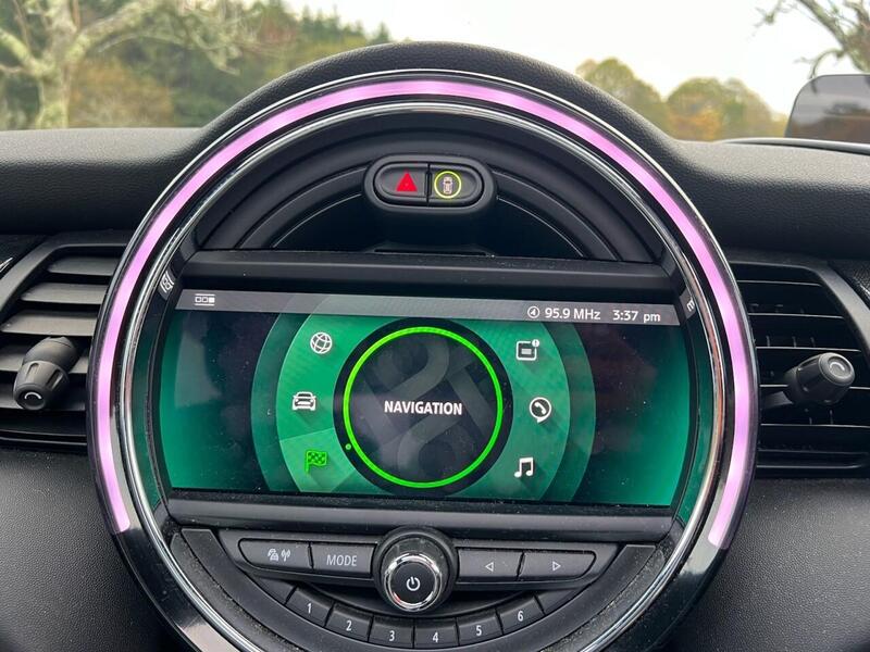 MINI Electric Hatch Electric Hatch 32.6kWh Level 3 Hatchback 3dr Electric Auto (184 ps) 1 OWNER FROM - U10135